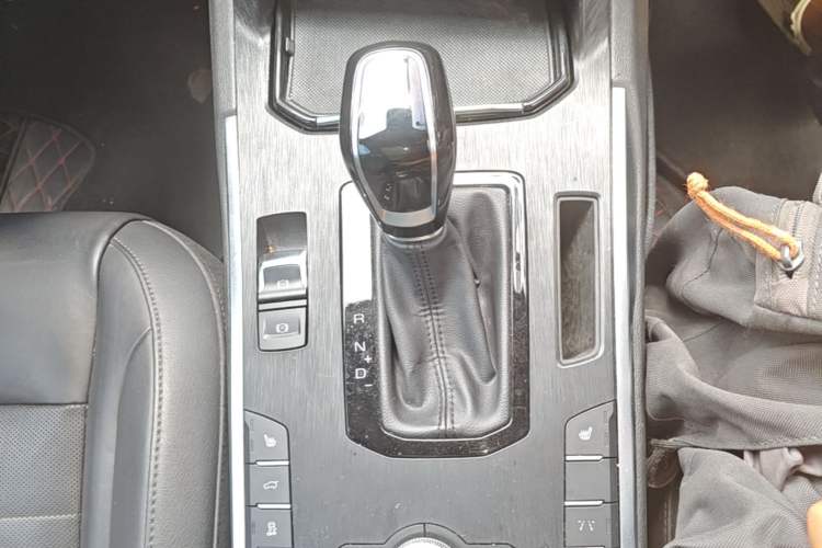 Used Wey VV7 2017 2.0T Flagship Model Gear Lever