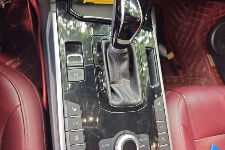 Used Wey VV7 2017 2.0T Flagship Model Gear Lever