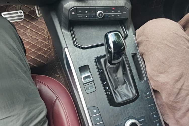 Used Wey VV7 2017 2.0T Flagship Model Gear Lever