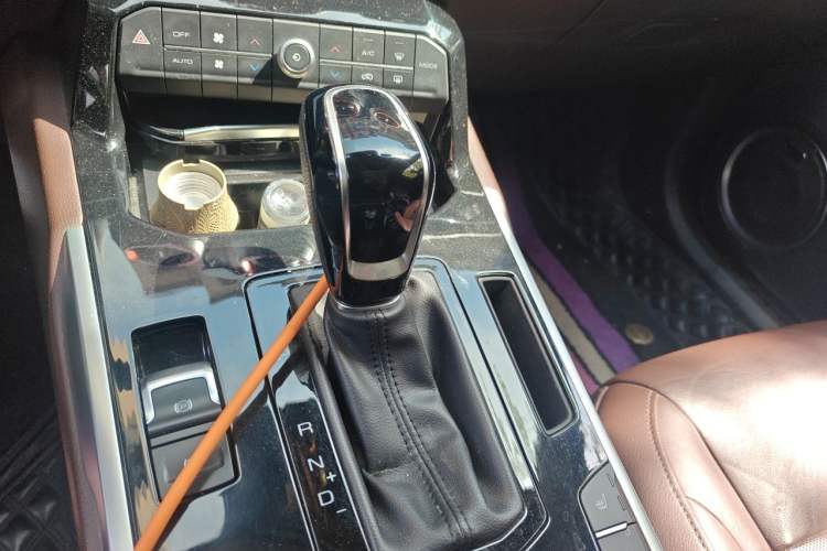 Used Wey VV7 2017 2.0T Flagship Model Gear Lever