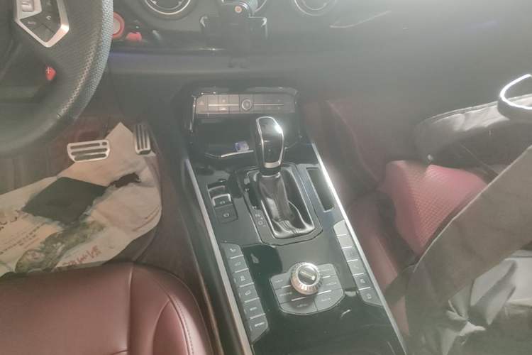 Used Wey VV7 2017 2.0T Flagship Model Gear Lever