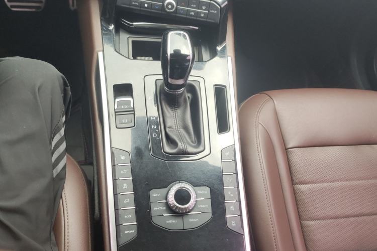 Used Wey VV7 2017 2.0T Flagship Model Gear Lever
