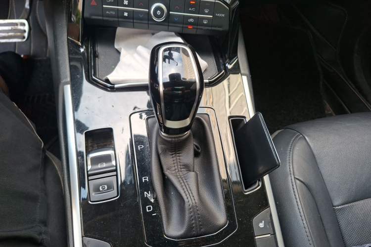 Used Wey VV7 2017 2.0T Ultra-Luxury Version Gear Lever