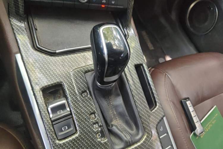 Used Wey VV7 2017 2.0T Flagship Model Gear Lever