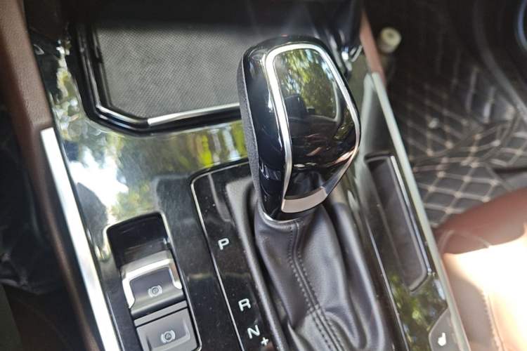 Used Wey VV7 2017 2.0T Flagship Model Gear Lever