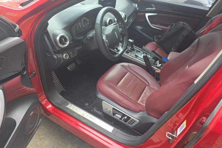 Used Wey VV7 2017 2.0T Flagship Model Left Front Seat