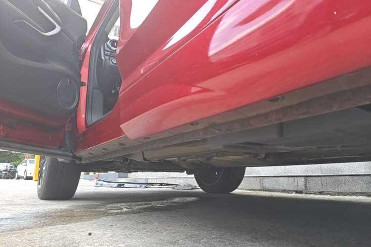Used Wey VV7 2017 2.0T Flagship Model Left Side Sill