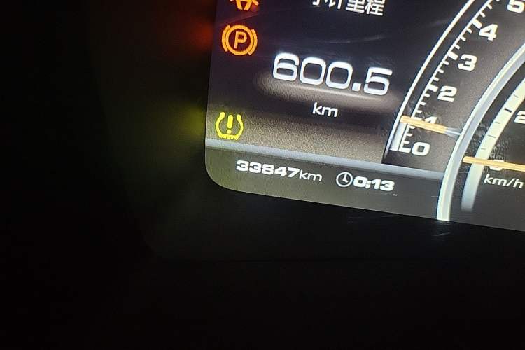 Used Wey VV7 2017 2.0T Flagship Model Odometer Close Up