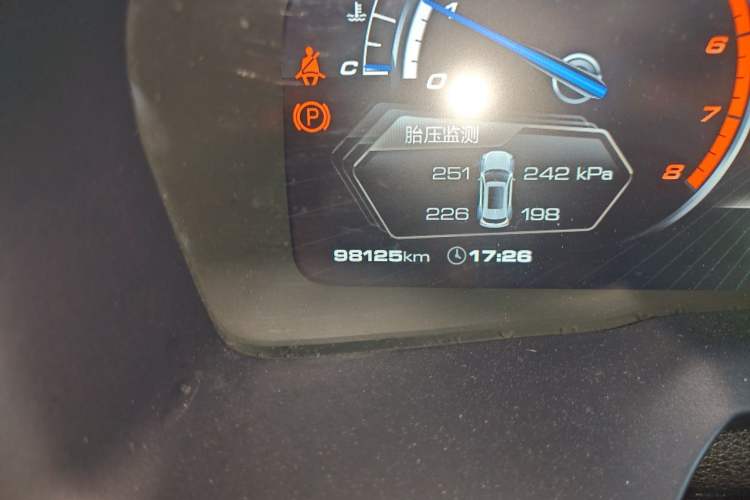 Used Wey VV7 2017 2.0T Flagship Model Odometer Close Up