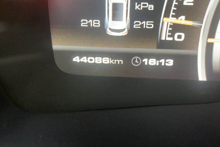 Used Wey VV7 2017 2.0T Flagship Model Odometer Close Up