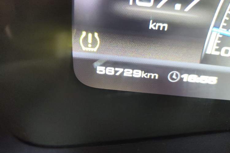 Used Wey VV7 2017 2.0T Luxury Model Odometer Close Up