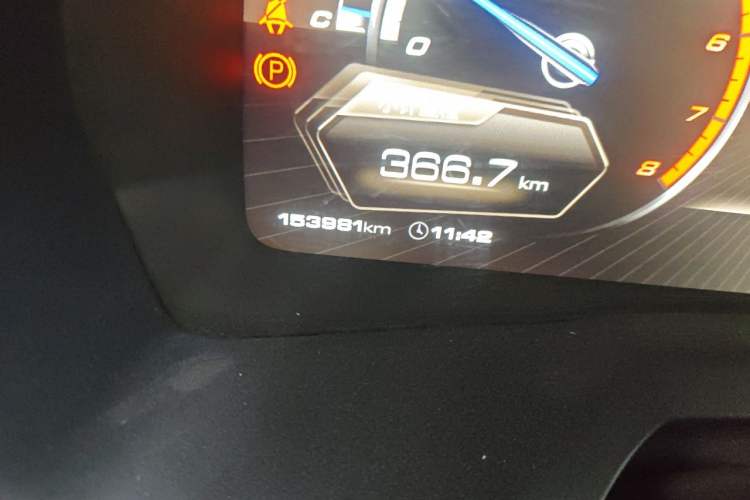 Used Wey VV7 2017 2.0T Flagship Model Odometer Close Up
