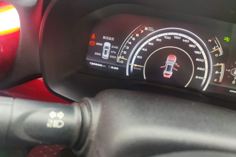 Used Wey VV7 2017 2.0T Flagship Model Odometer Close Up