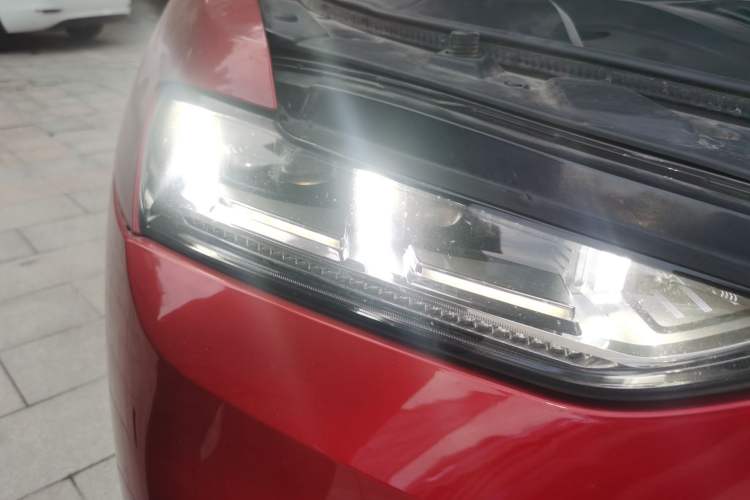 Used Wey VV7 2017 2.0T Ultra-Luxury Version Right Front Headlight