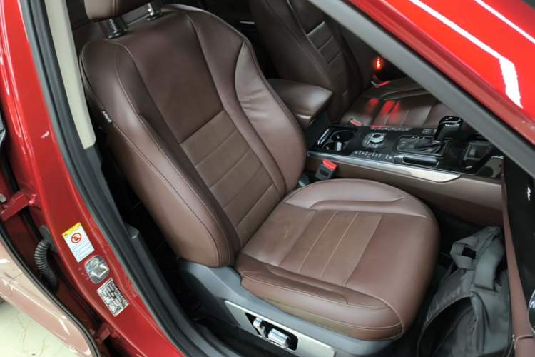 Used Wey VV7 2017 2.0T Flagship Model Right Front Seat
