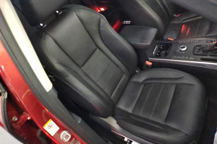 Used Wey VV7 2017 2.0T Flagship Model Right Front Seat