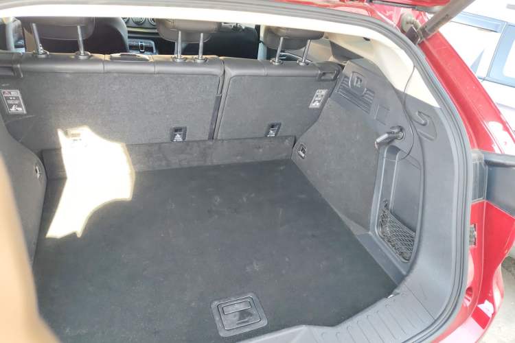 Used Wey VV7 2017 2.0T Flagship Model Trunk