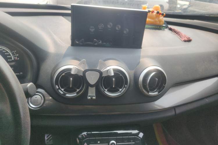 Used Wey VV7 2017 2.0T Luxury Model Audio And AC Panel