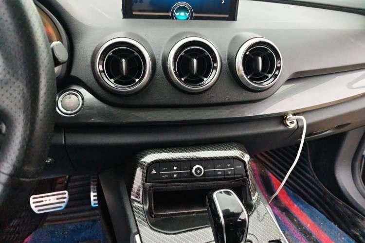 Used Wey VV7 2017 2.0T Ultra-Luxury Version Audio And AC Panel