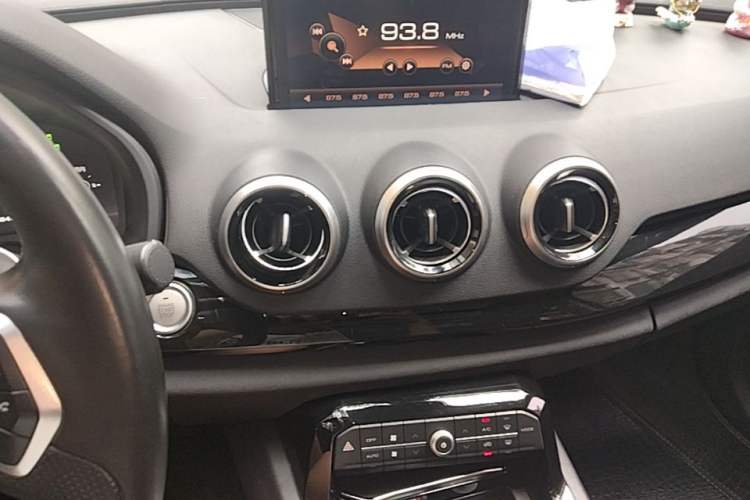 Used Wey VV7 2017 2.0T Flagship Model Audio And AC Panel