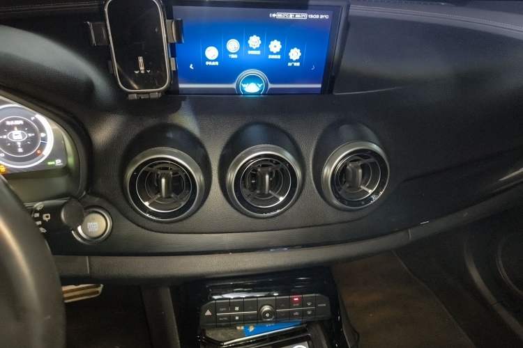 Used Wey VV7 2017 2.0T Flagship Model Audio And AC Panel