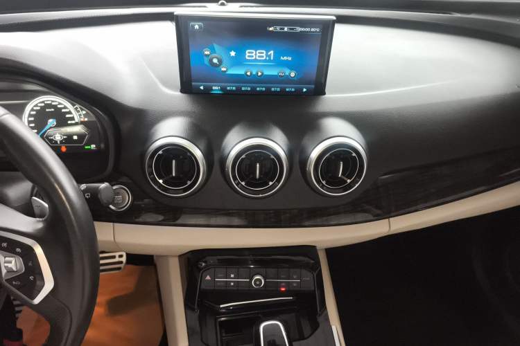 Used Wey VV7 2017 2.0T Flagship Model Audio And AC Panel