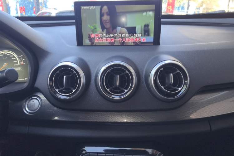 Used Wey VV7 2017 2.0T Ultra-Luxury Version Audio And AC Panel