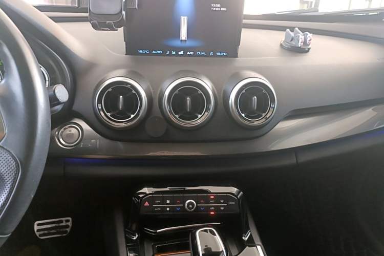 Used Wey VV7 2017 2.0T Flagship Model Audio And AC Panel