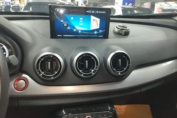 Used Wey VV7 2017 VV7c 2.0T Luxury Model Audio And AC Panel