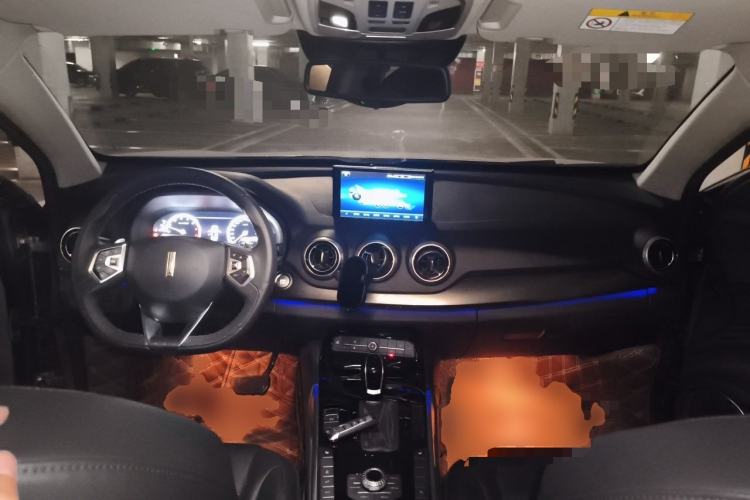 Used Wey VV7 2017 2.0T Luxury Model Center Console
