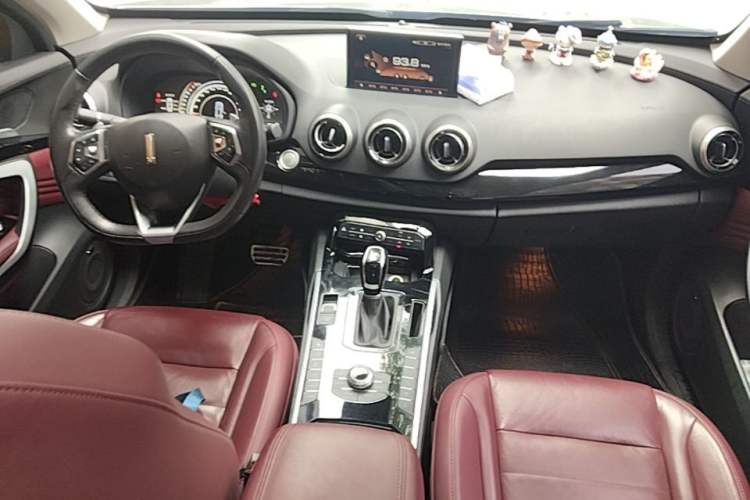 Used Wey VV7 2017 2.0T Flagship Model Center Console