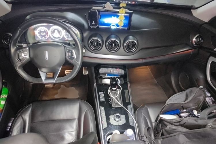 Used Wey VV7 2017 2.0T Flagship Model Center Console