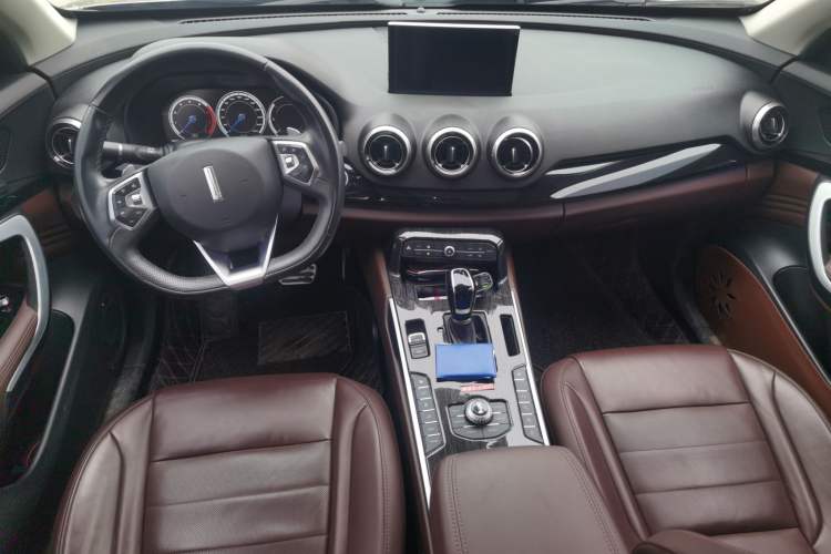 Used Wey VV7 2017 2.0T Flagship Model Center Console