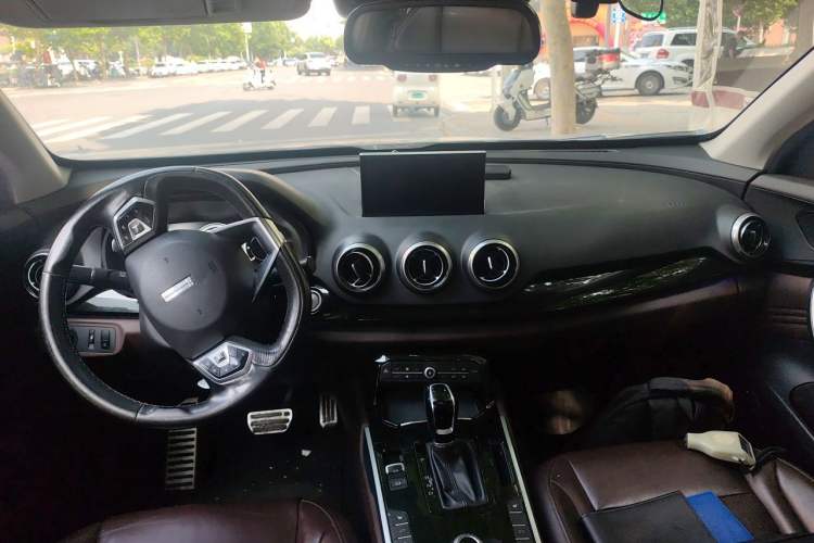 Used Wey VV7 2017 2.0T Flagship Model Center Console