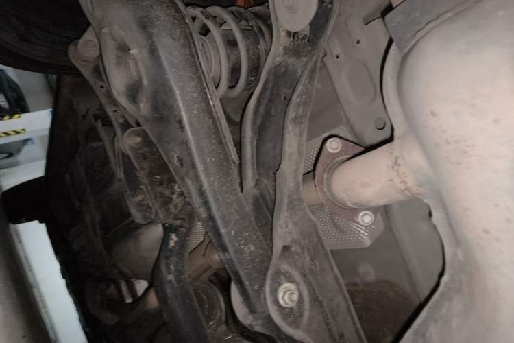 Used Wey VV7 2017 2.0T Flagship Model Chassis Rear Left