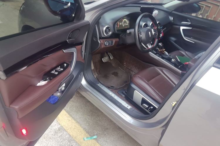 Used Wey VV7 2017 2.0T Flagship Model Driver Seat