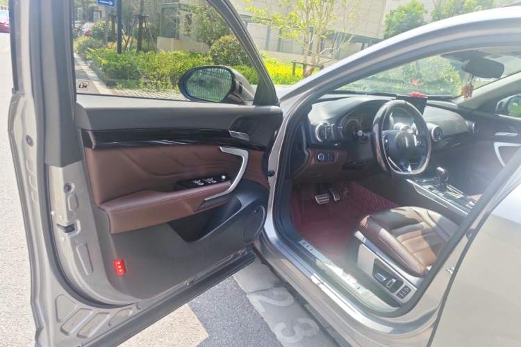 Used Wey VV7 2017 2.0T Flagship Model Driver Seat
