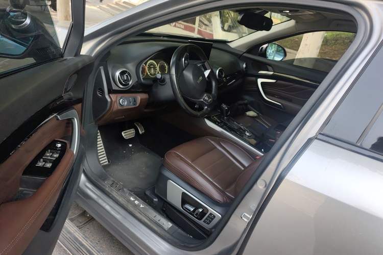 Used Wey VV7 2017 2.0T Flagship Model Driver Seat