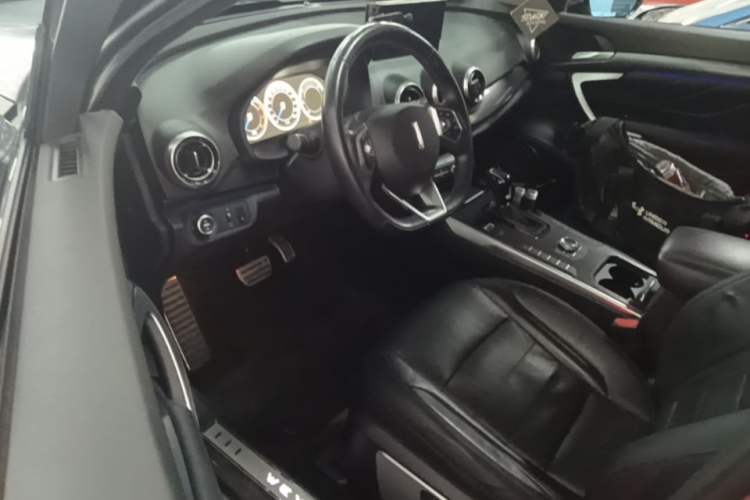 Used Wey VV7 2017 2.0T Flagship Model Driver Seat