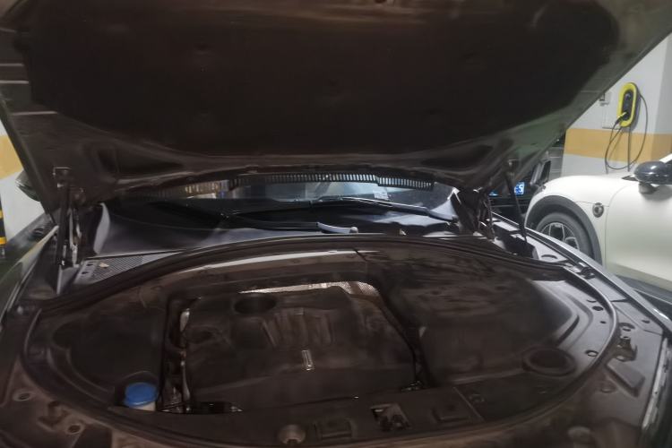 Used Wey VV7 2017 2.0T Luxury Model Engine Bay