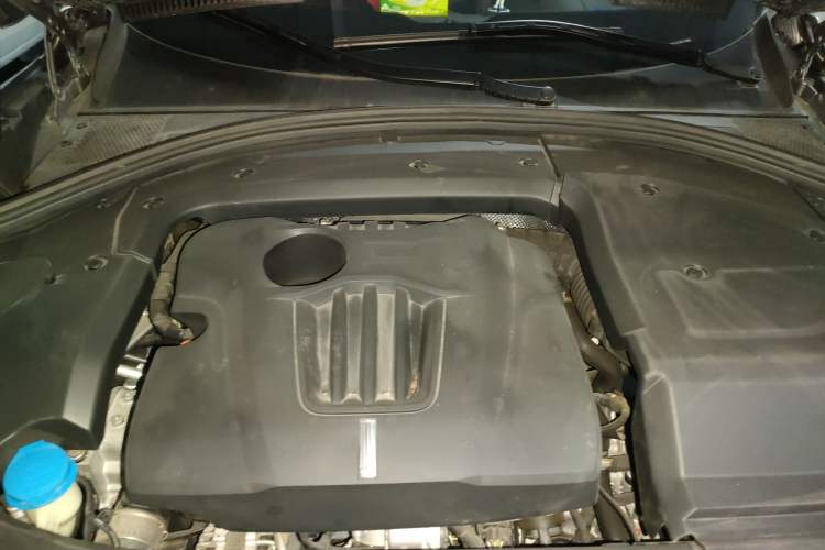 Used Wey VV7 2017 2.0T Ultra-Luxury Version Engine Bay