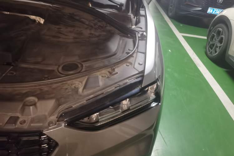 Used Wey VV7 2017 2.0T Luxury Model Engine Bay Left