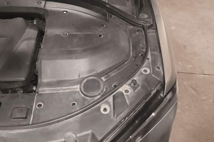 Used Wey VV7 2017 2.0T Luxury Model Engine Bay Left