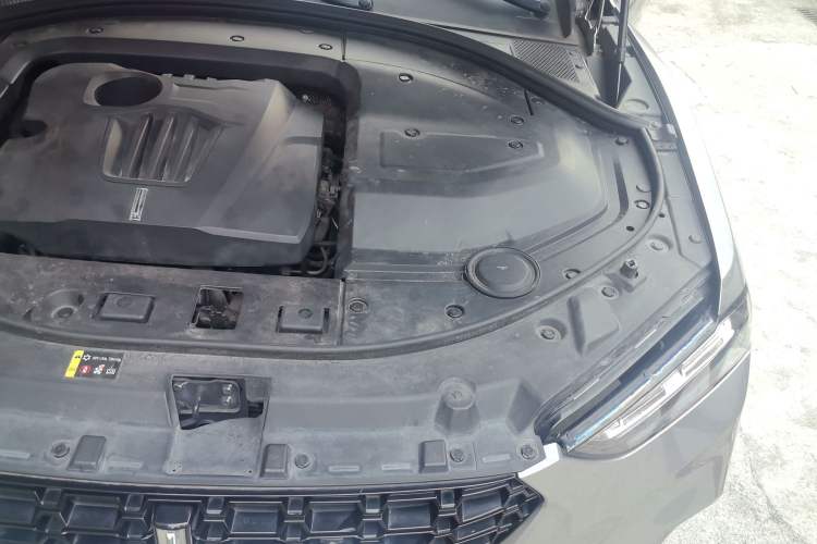 Used Wey VV7 2017 2.0T Flagship Model Engine Bay Left