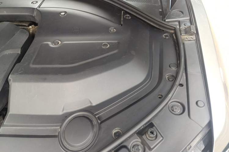 Used Wey VV7 2017 2.0T Flagship Model Engine Bay Left