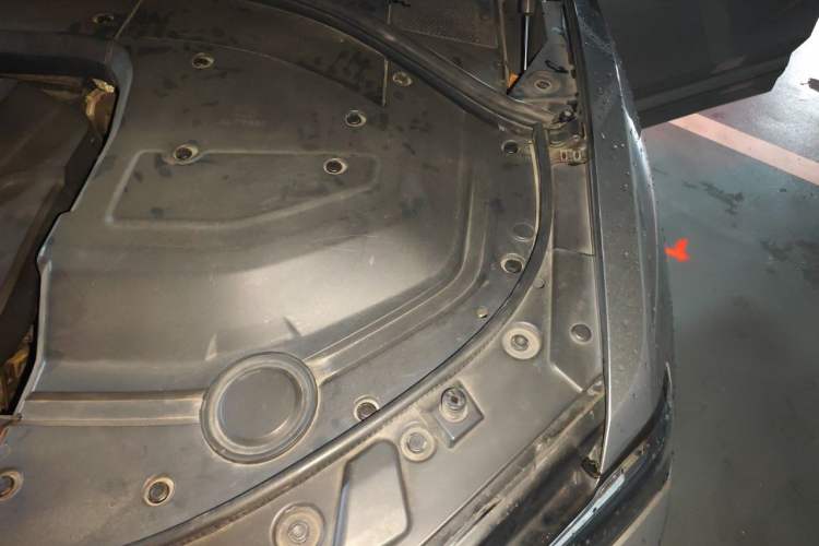 Used Wey VV7 2017 2.0T Flagship Model Engine Bay Left