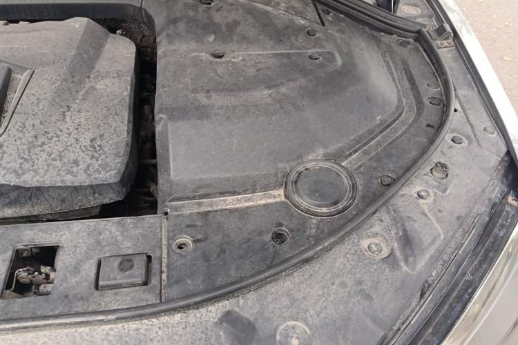 Used Wey VV7 2017 VV7c 2.0T Supreme Model Engine Bay Left