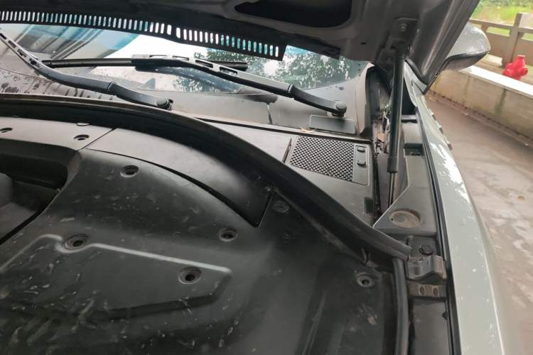 Used Wey VV7 2017 2.0T Flagship Model Engine Bay Left