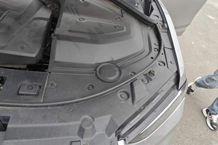 Used Wey VV7 2017 2.0T Flagship Model Engine Bay Left