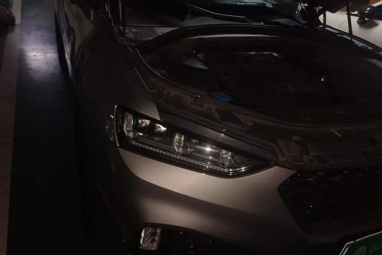 Used Wey VV7 2017 2.0T Luxury Model Engine Bay Right